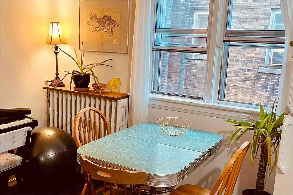 Hipster Studio In Little Italy Apartment Toronto