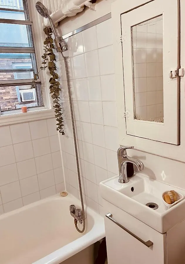 Hipster Studio In Little Italy Apartment Toronto
